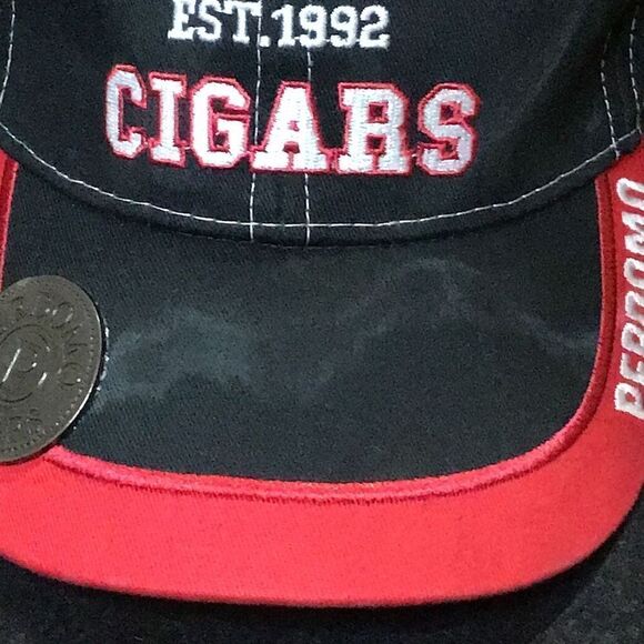 Perdomo cigar hat some wearing shown - Picture 2 of 7